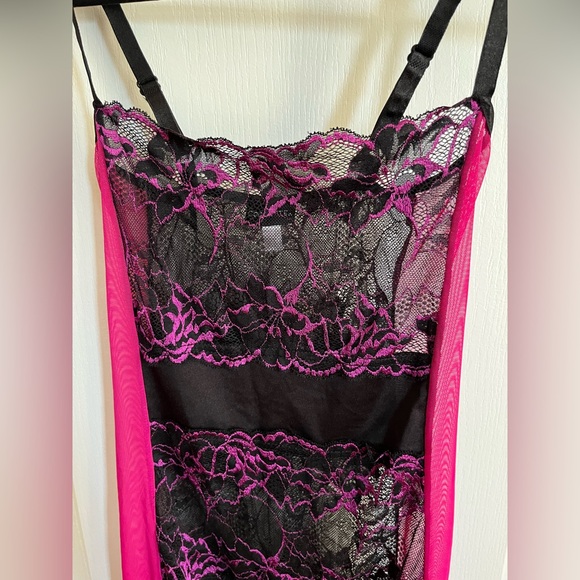 Coquette stretch lace and sheer mesh magenta & black slip / negligee, size S - Picture 3 of 7